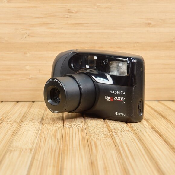 Vintage Yashica EZS Zoom 70, 35mm Point and Shoot Film Camera, Made in Japan - Picture 4 of 8